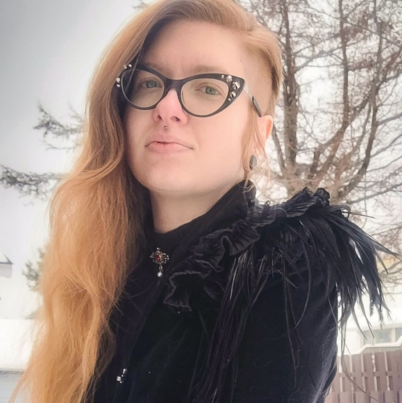 Meet your Posher, Ariane - Picture 2 of 4